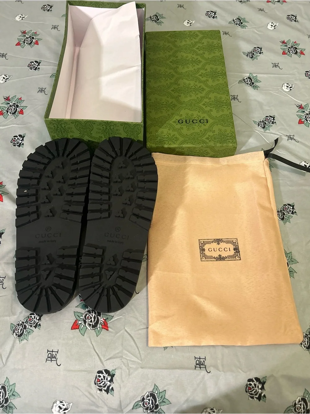 Gucci Men's Black Slides with Beige GG Tiger Strap